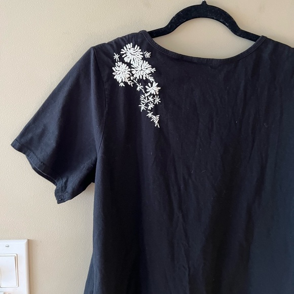 LA Blend Black Cotton Tunic T-Shirt with White Floral Embroidery - Picture 10 of 12